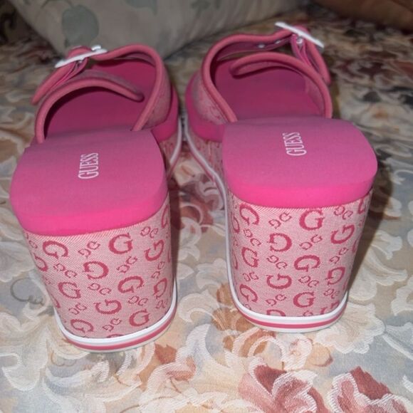 🩷 GUESS fuchsia, pink white monogram, buckle, open toe wedge sandals, size 7.5 - Picture 4 of 9